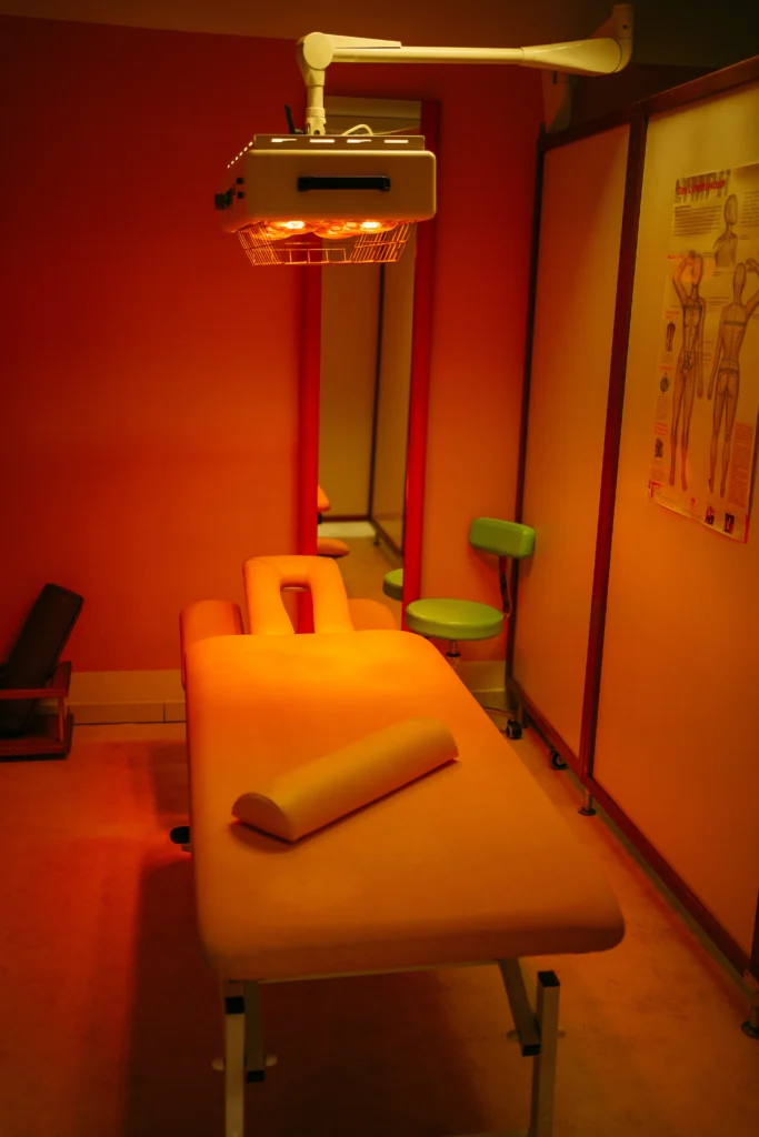 Praxis für Physiotherapie Maria Friebus - Praxisräume - Behandlungsgraum Liege - Infrarot